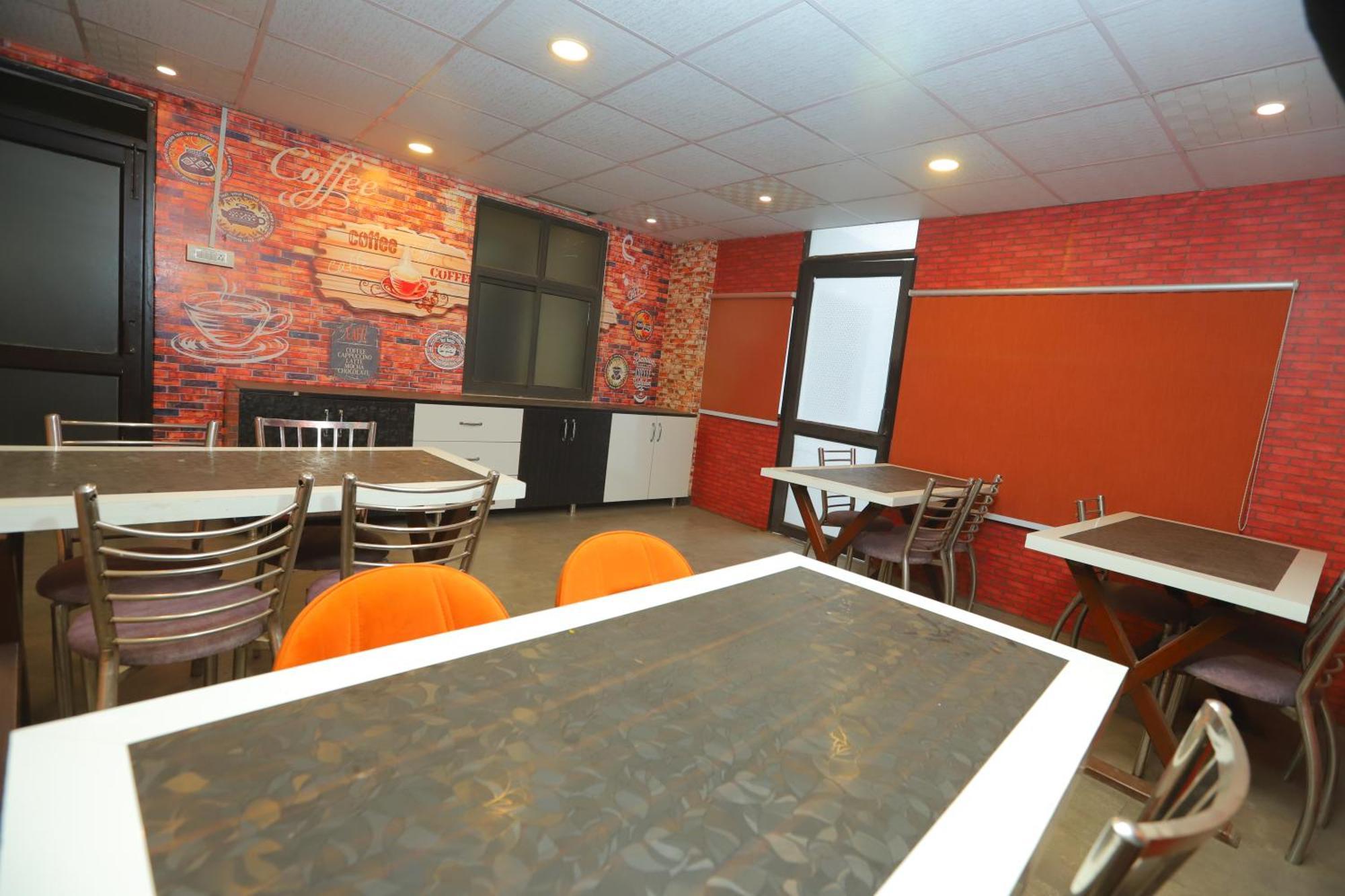 Hotel Almora Inn - Near By Delhi International Airport - With Free Airport Pickup And Drop Nowe Delhi Zewnętrze zdjęcie