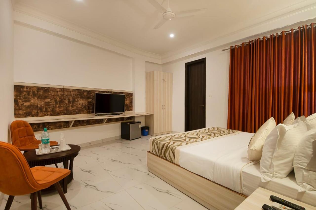 Hotel Almora Inn - Near By Delhi International Airport - With Free Airport Pickup And Drop Nowe Delhi Zewnętrze zdjęcie