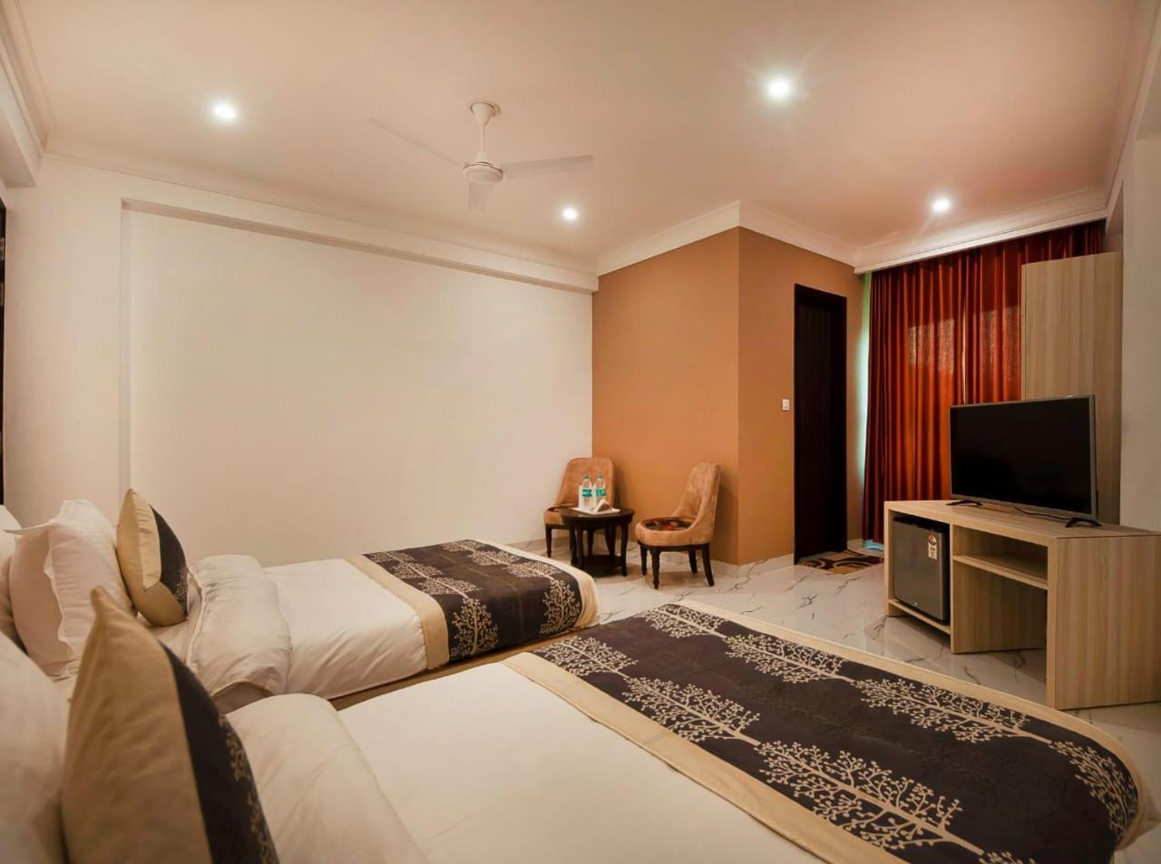 Hotel Almora Inn - Near By Delhi International Airport - With Free Airport Pickup And Drop Nowe Delhi Zewnętrze zdjęcie